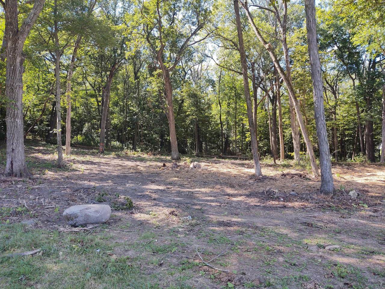 W220S3977 Crestview Ct - Photo 1