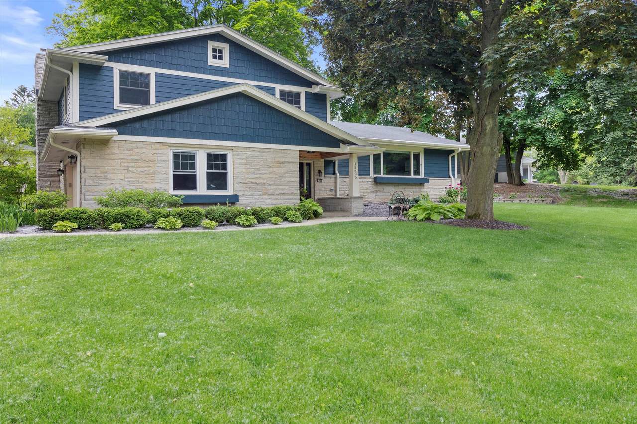19405 Warwick Dr - Photo 1