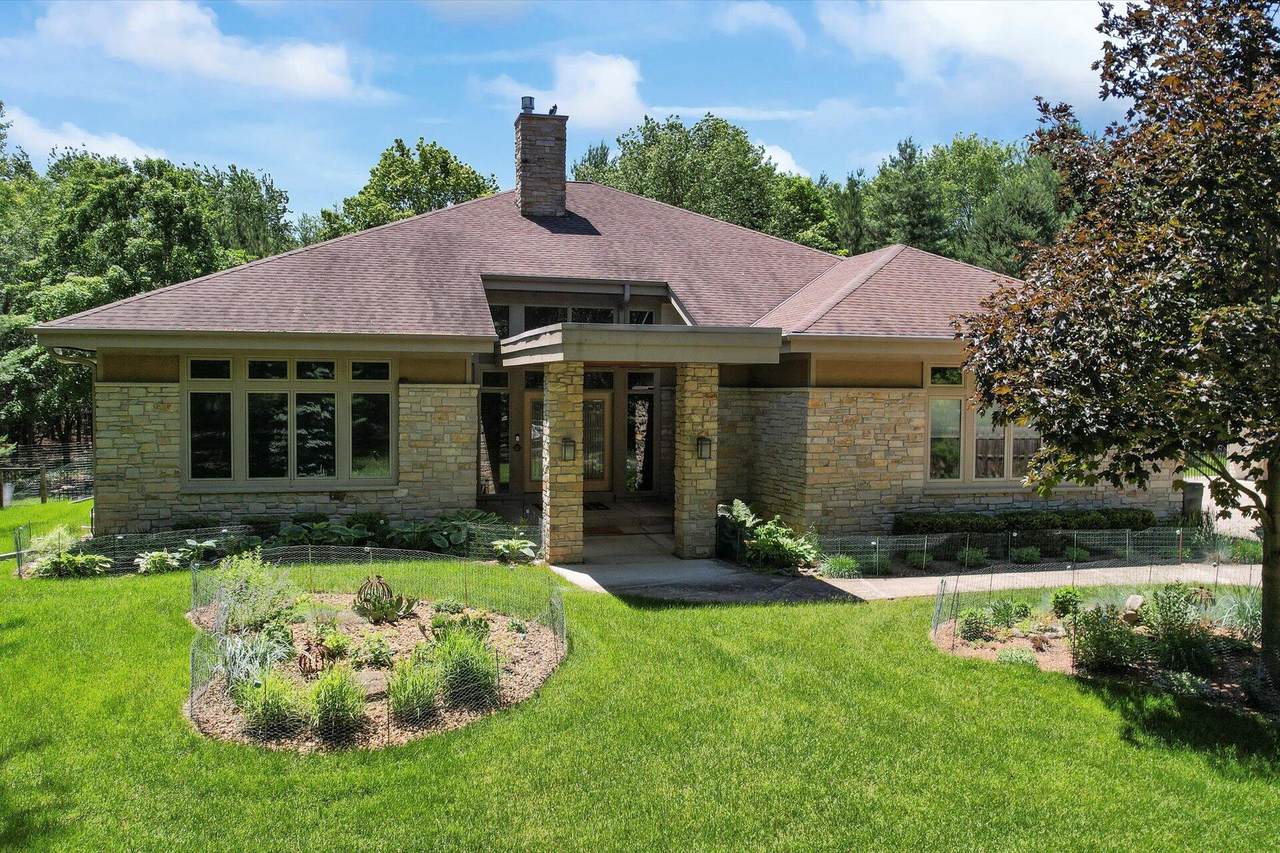 N66W33565 Prairieview Ln - Photo 1