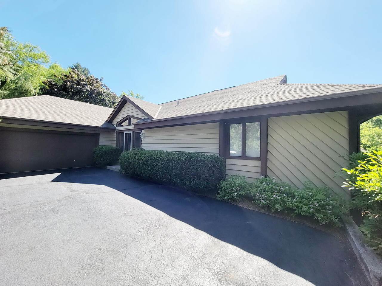 N10W29211 Cathedral Ct - Photo 1