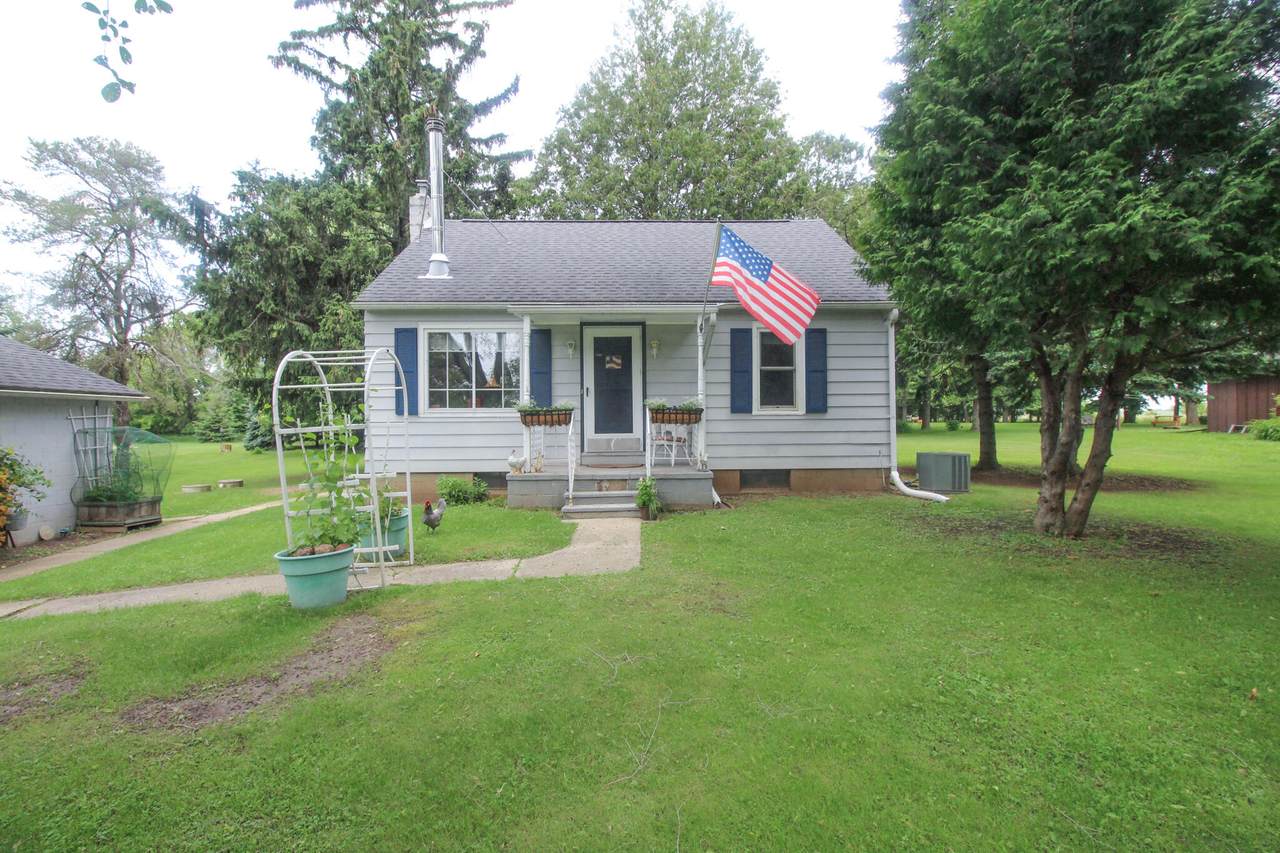 N72W39748 Lang Rd - Photo 1