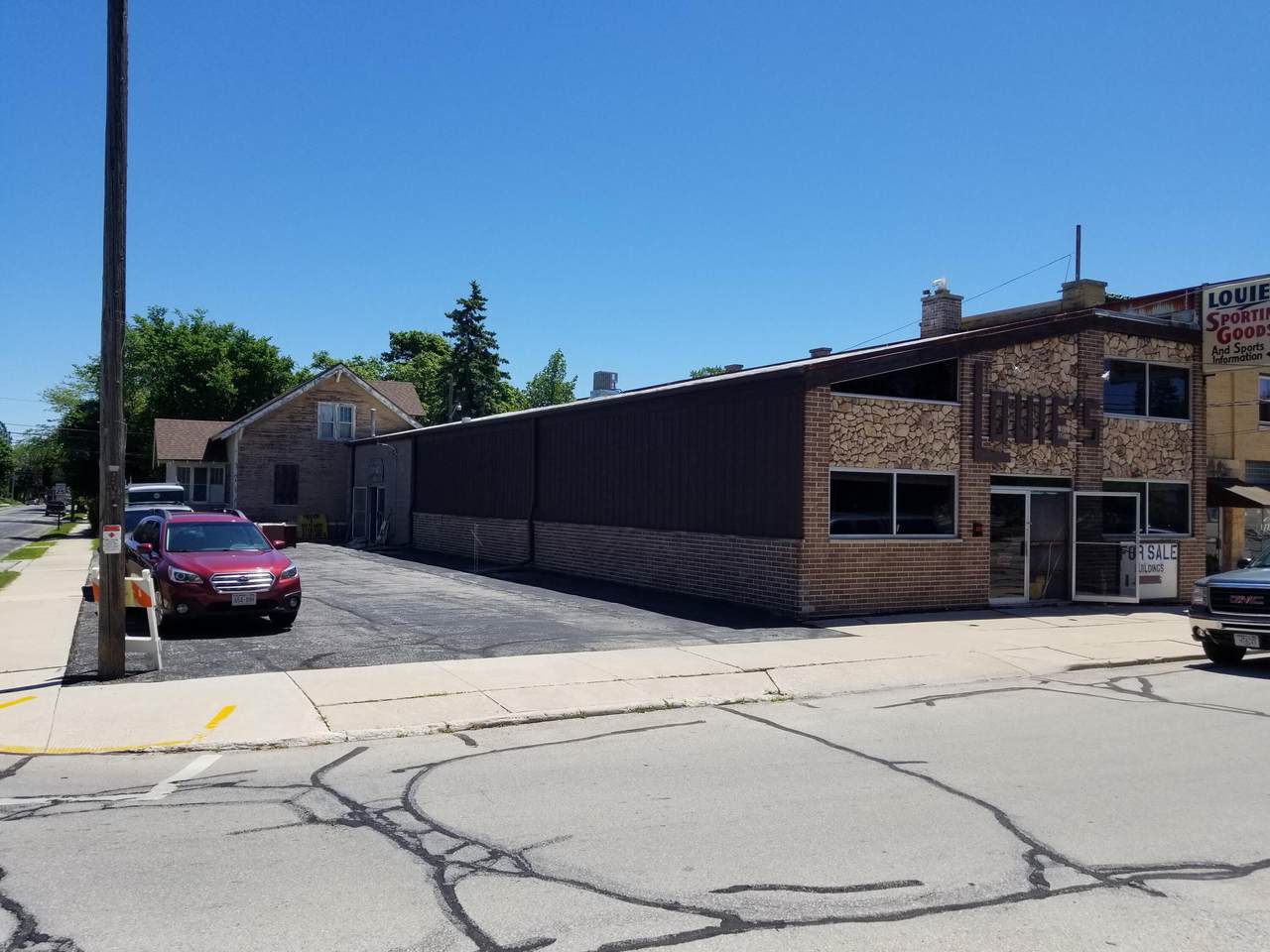 809 8th St - Photo 1