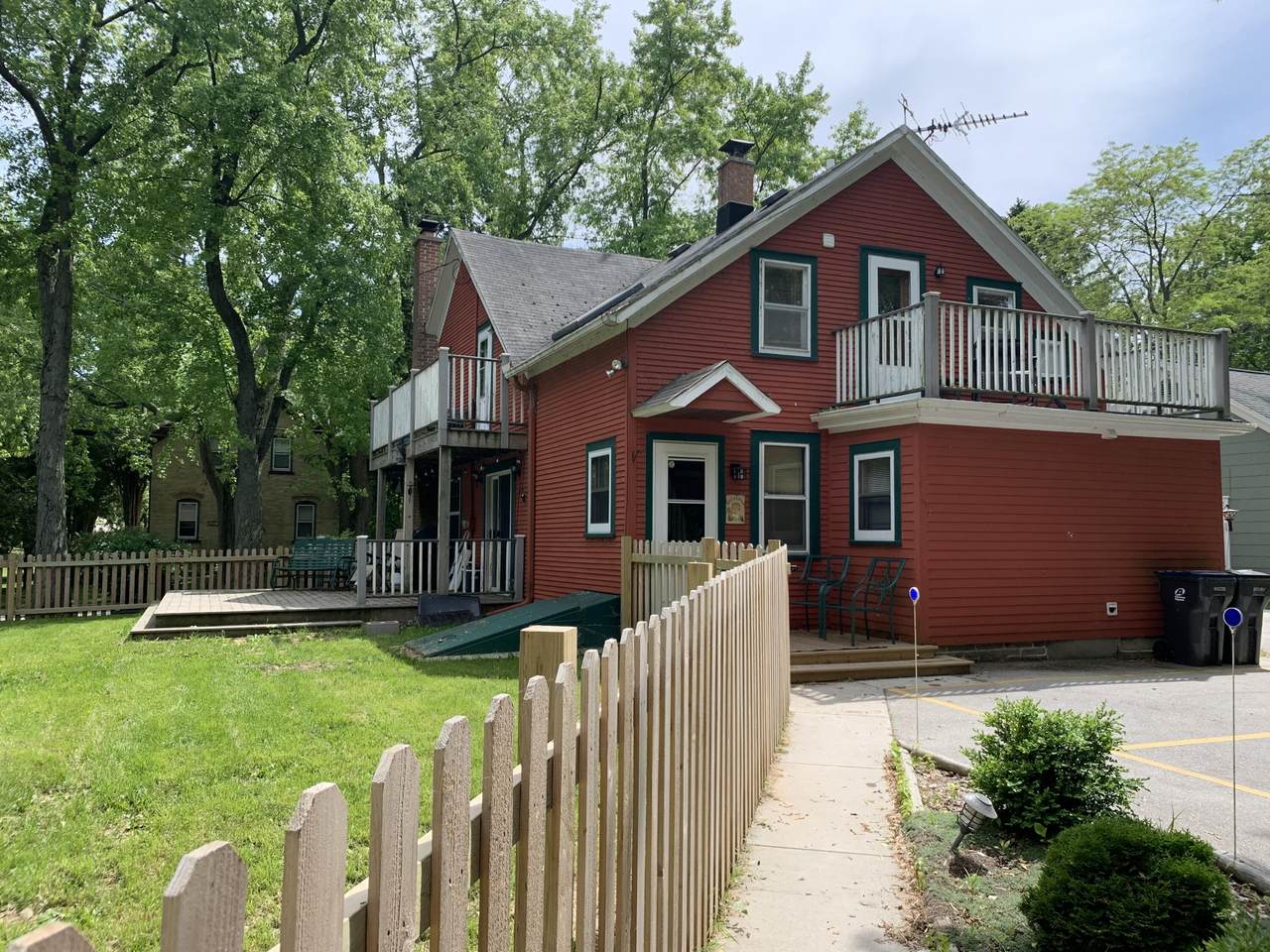 214 Lincoln Ave - Photo 1
