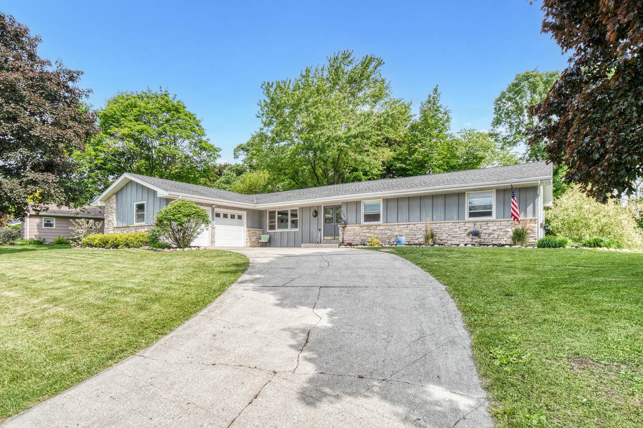 2100 Hickory Ln - Photo 1