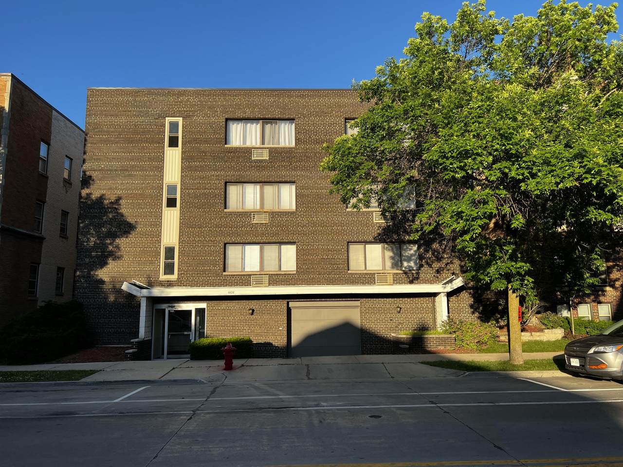 4434 Oakland Ave - Photo 1