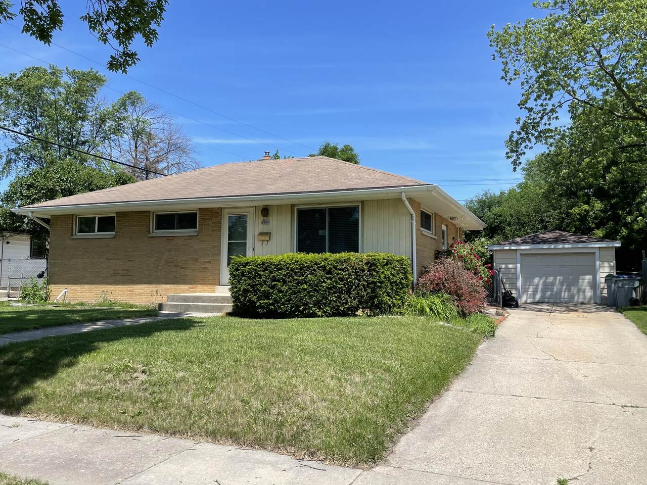 8800 Monrovia Ave - Photo 1