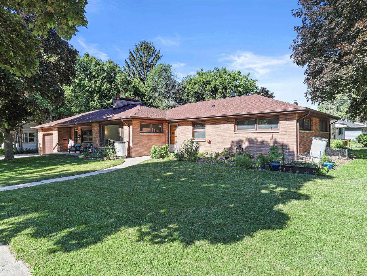 2124 Stratford Rd - Photo 1
