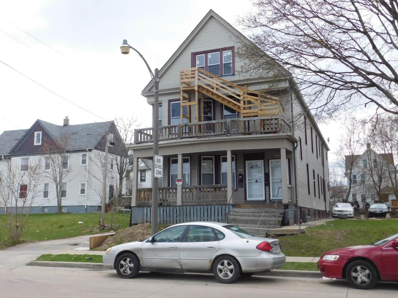 1819 32nd St - Photo 1