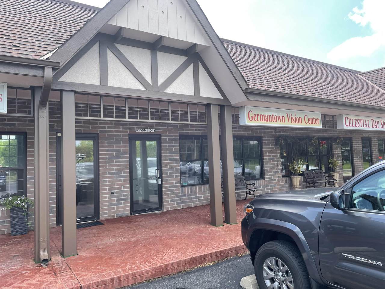 W156N11048 Pilgrim Rd - Photo 1