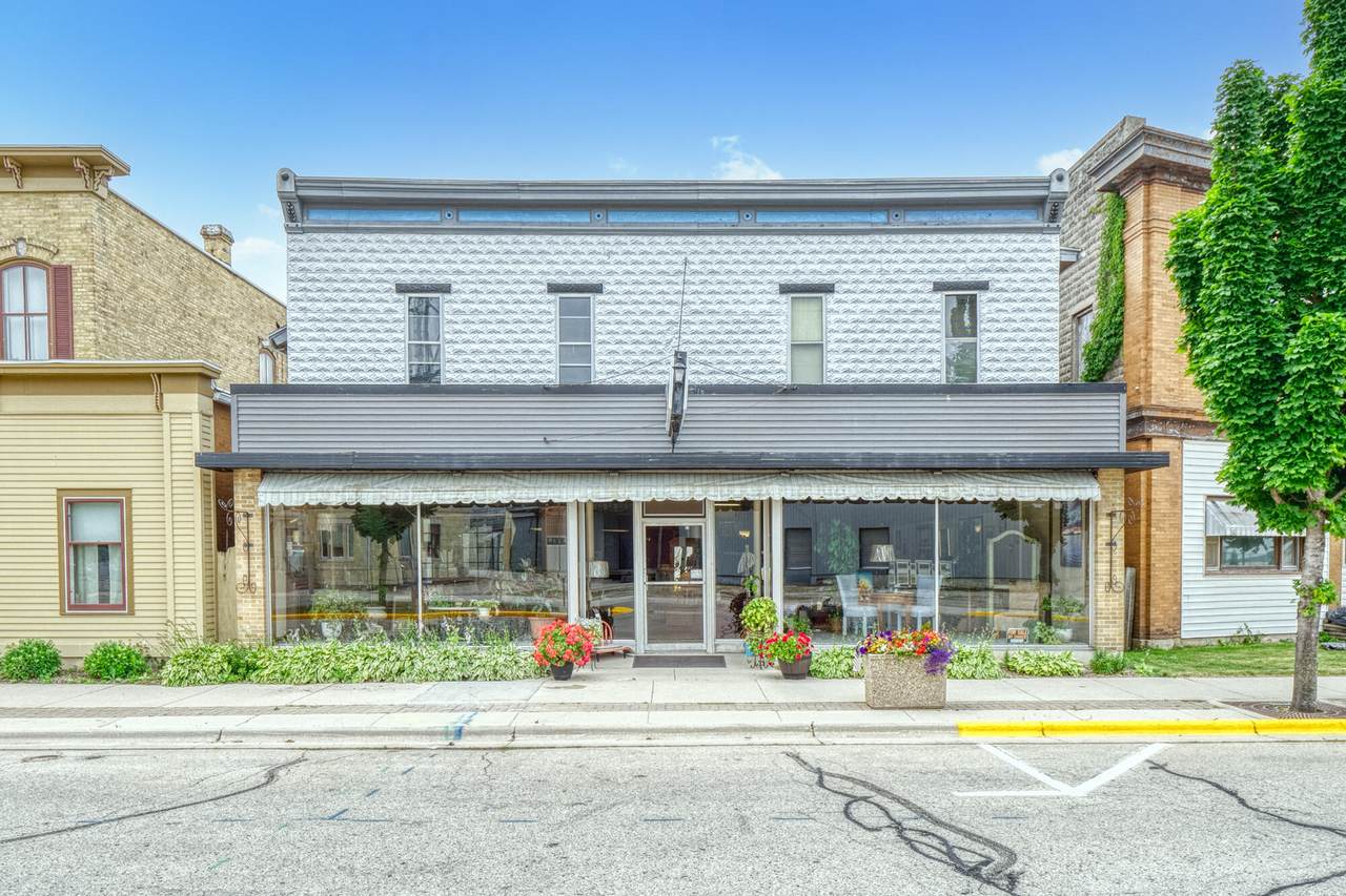 2105 Main St - Photo 1
