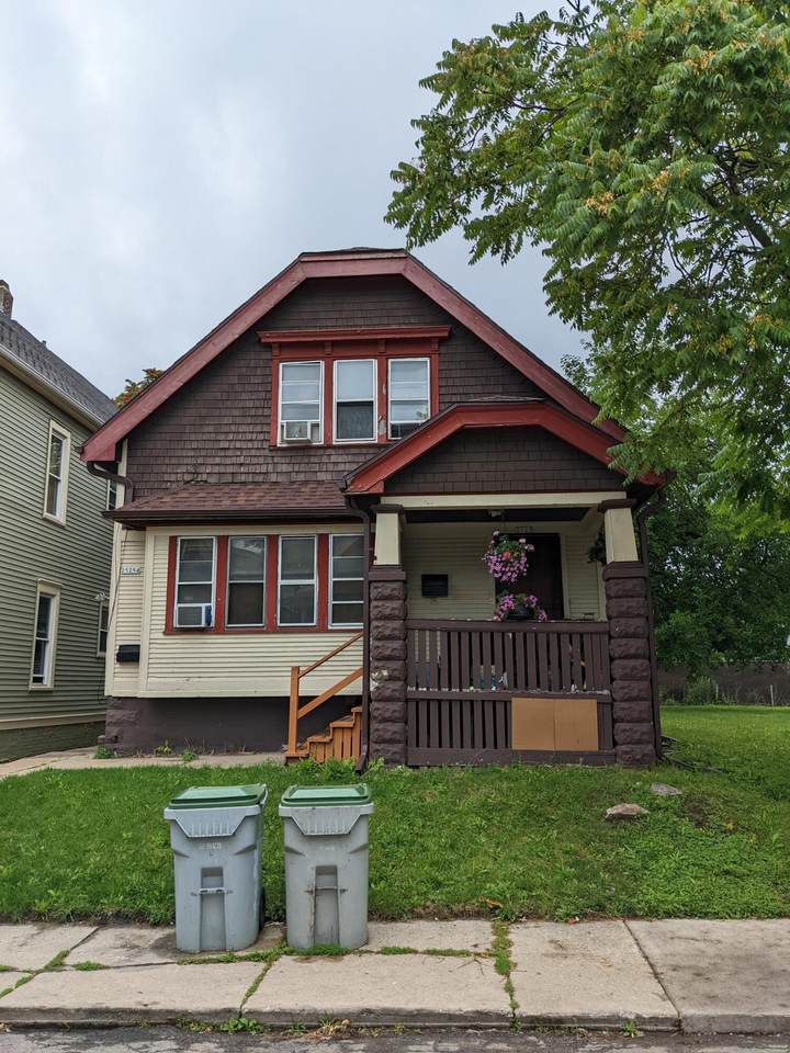 2525 Hubbard St - Photo 1