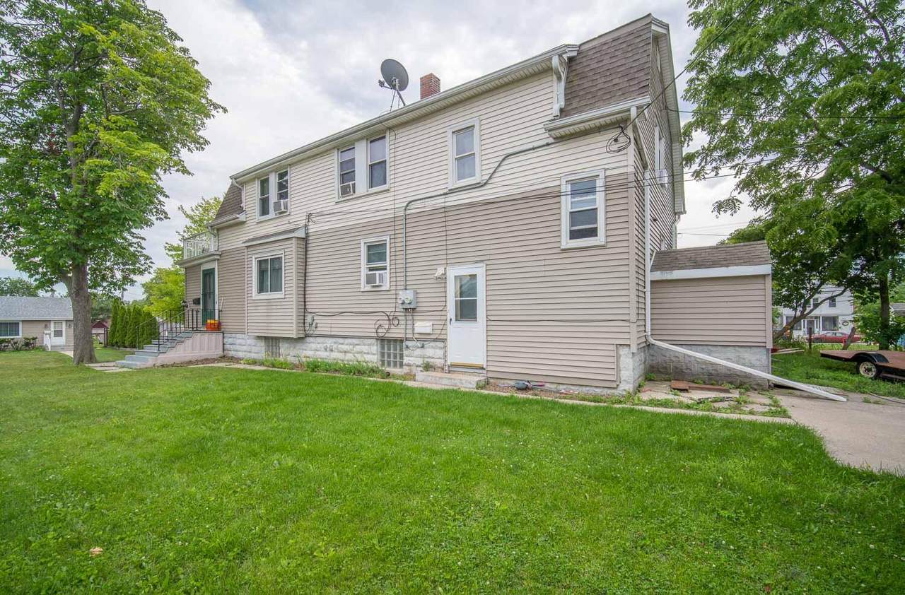 420 Menomonee Ave - Photo 1