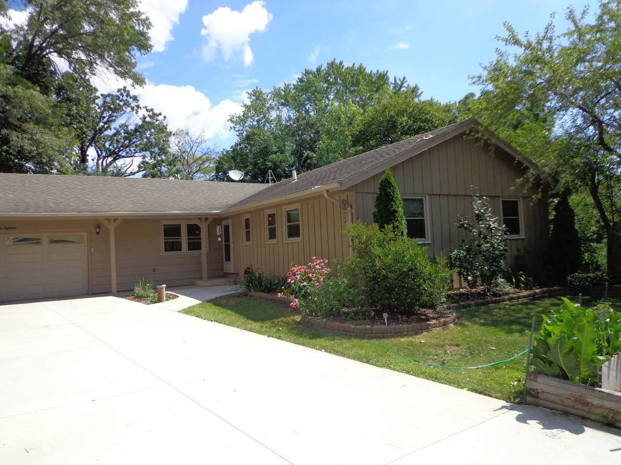 5718 Weston Dr - Photo 1