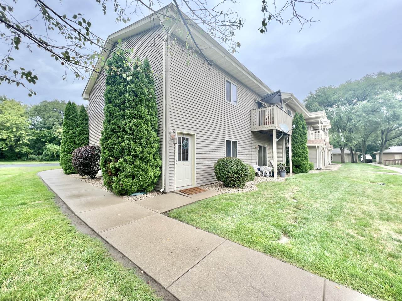 219 Franklin St - Photo 1