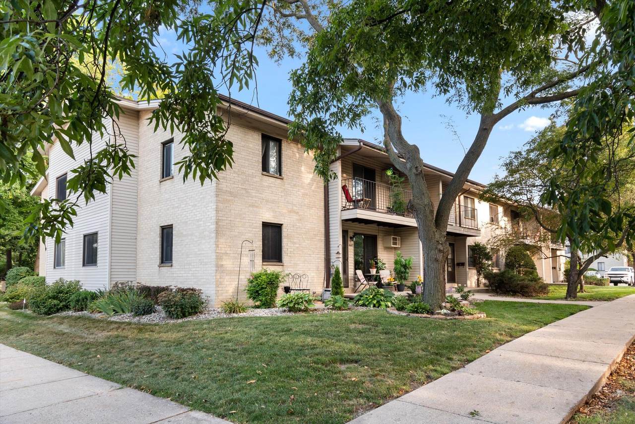 1687 Coachlight Dr - Photo 1