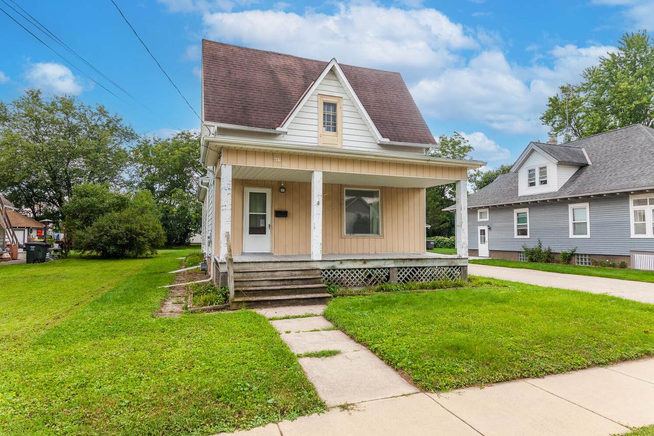 607 South St - Photo 1
