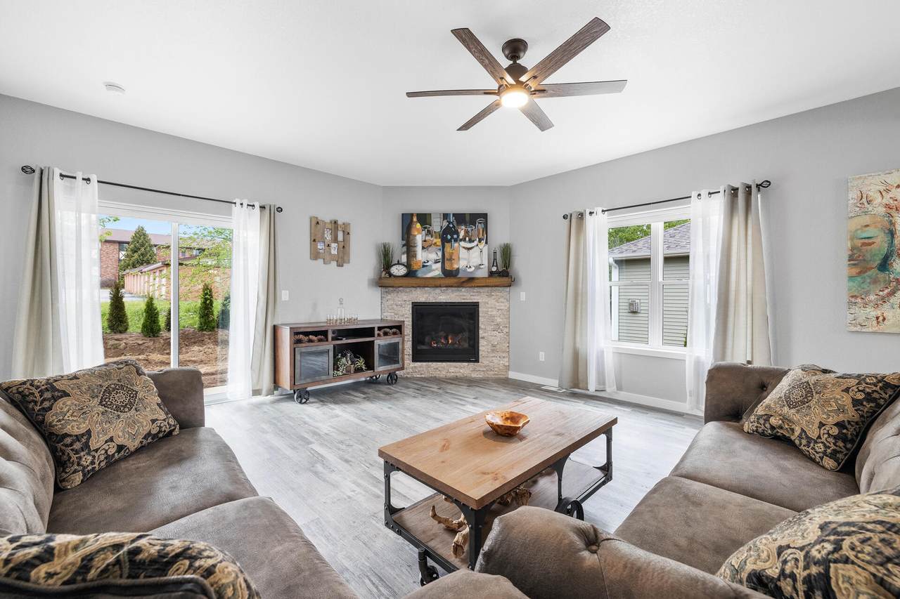 1304 Daisy Dr - Photo 1
