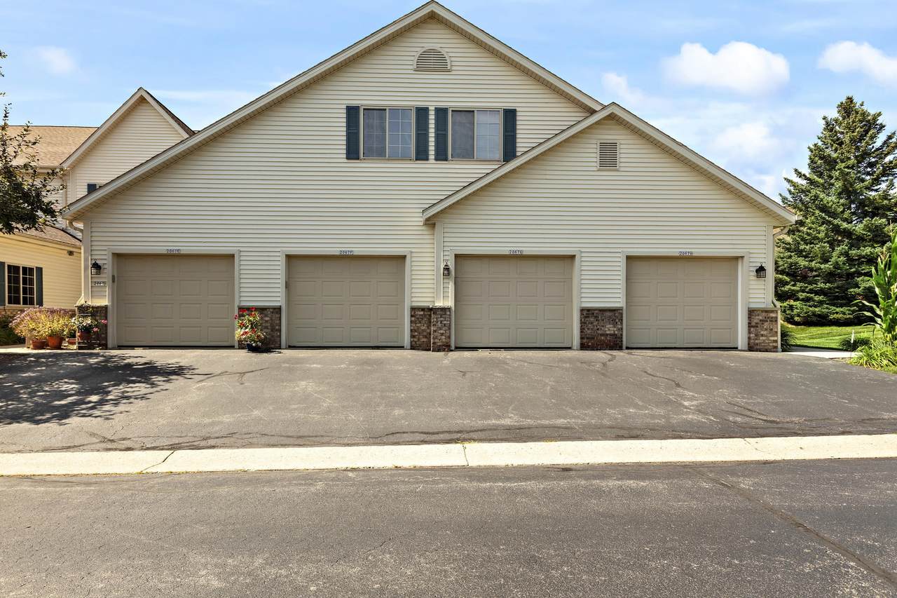 2067 Pine Ridge Ct - Photo 1