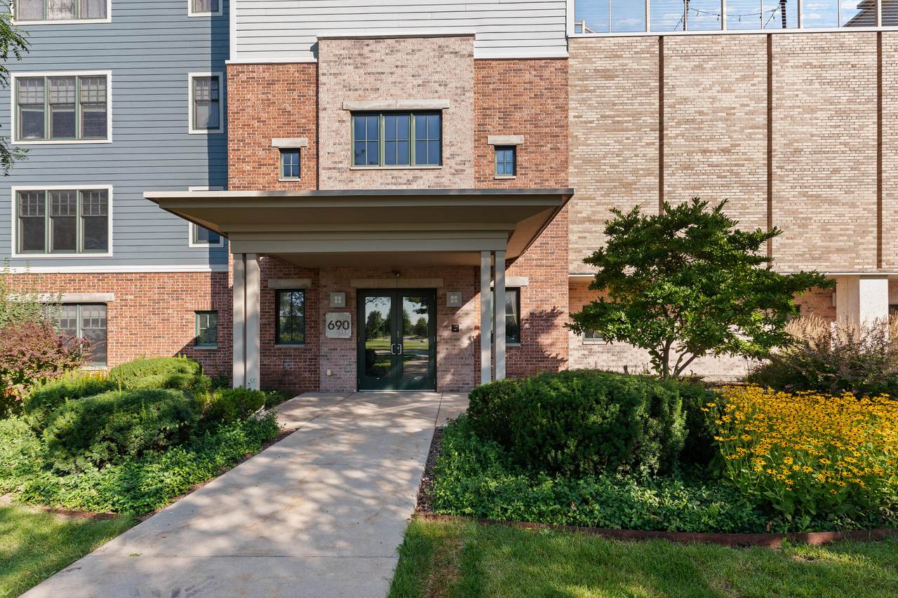 690 Rivershores Dr - Photo 1