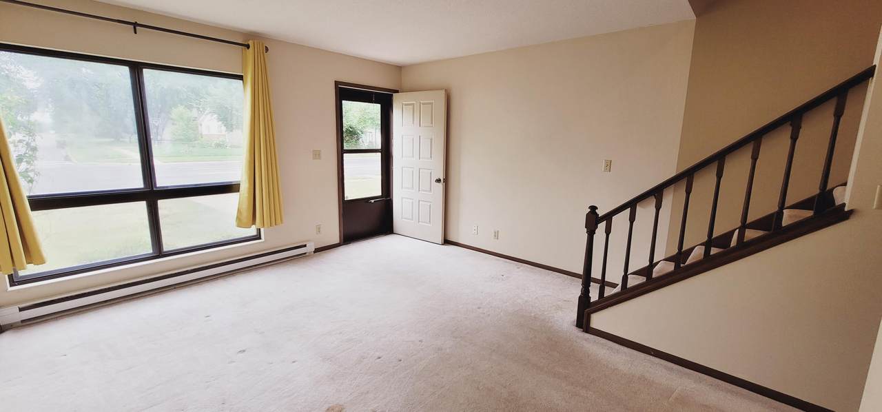 906 12th Ave S - Photo 1