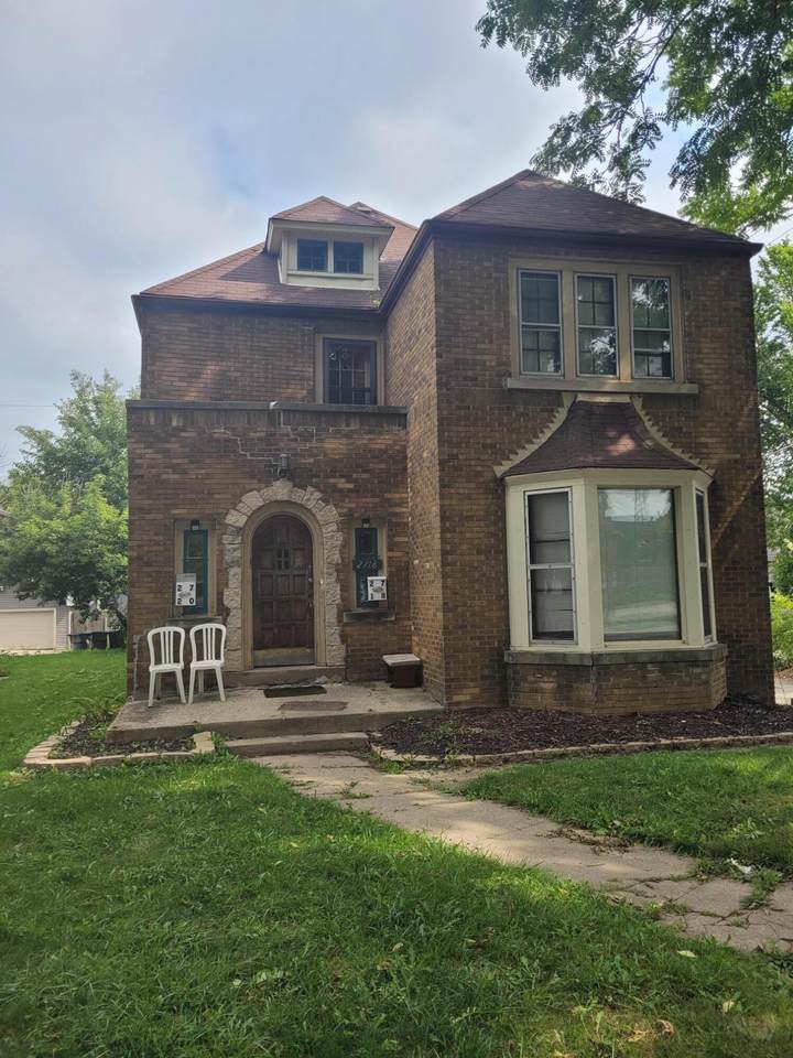 2718 56th St - Photo 1