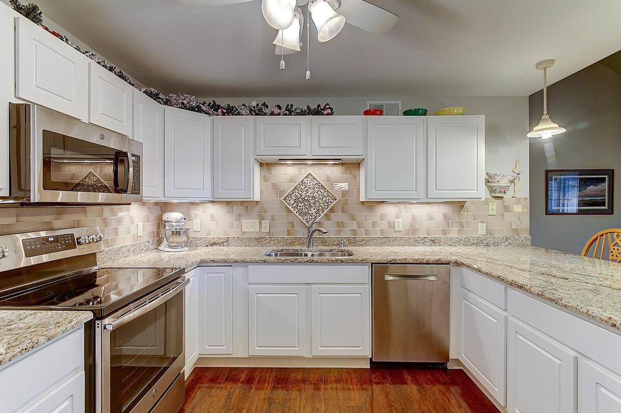 W398N6075 Autumn Woods Dr - Photo 1