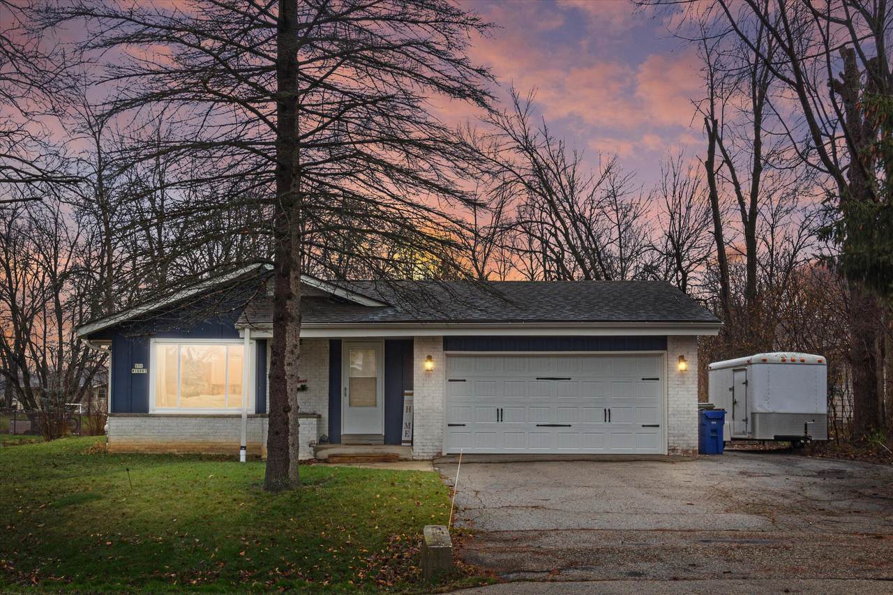 S70W16987 Hedgewood Dr - Photo 1