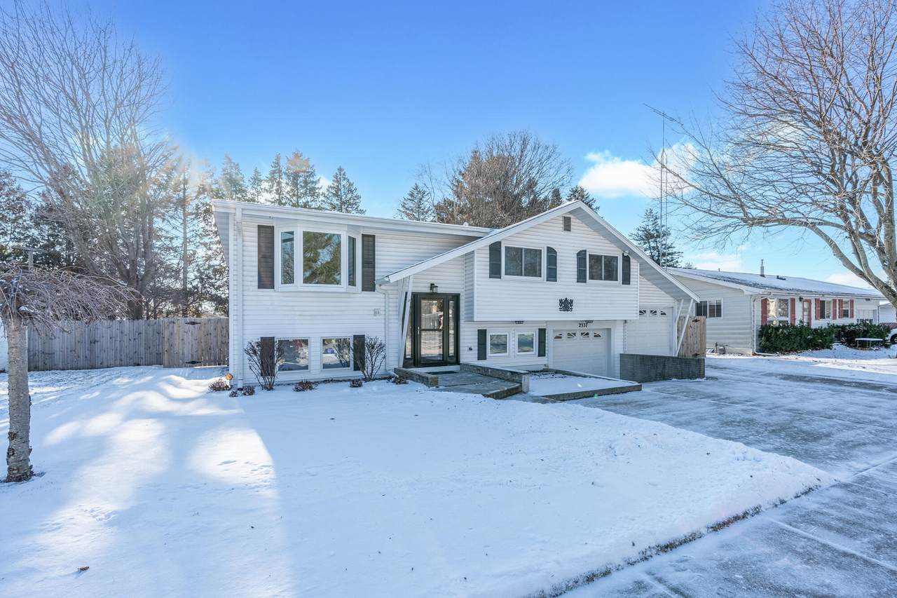 2337 42nd St - Photo 1