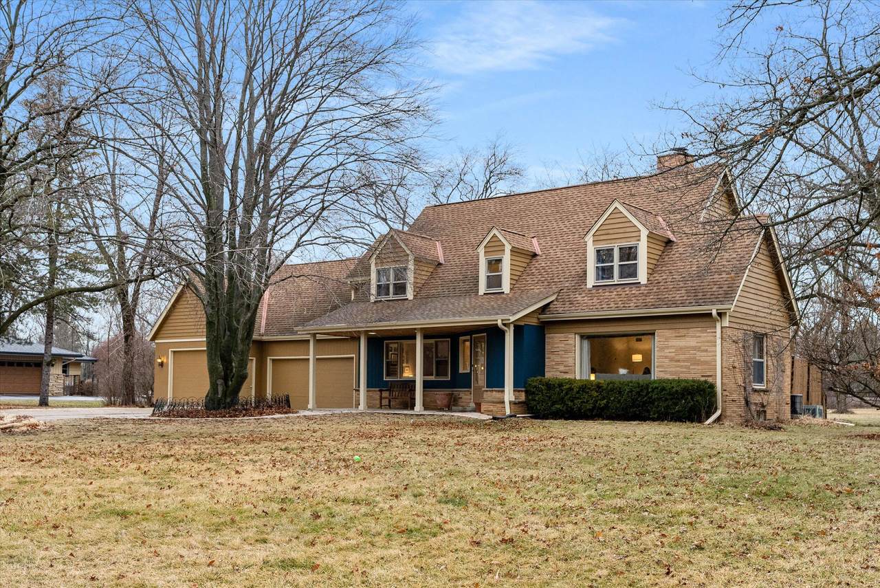 9360 Sleepy Hollow Ln - Photo 1