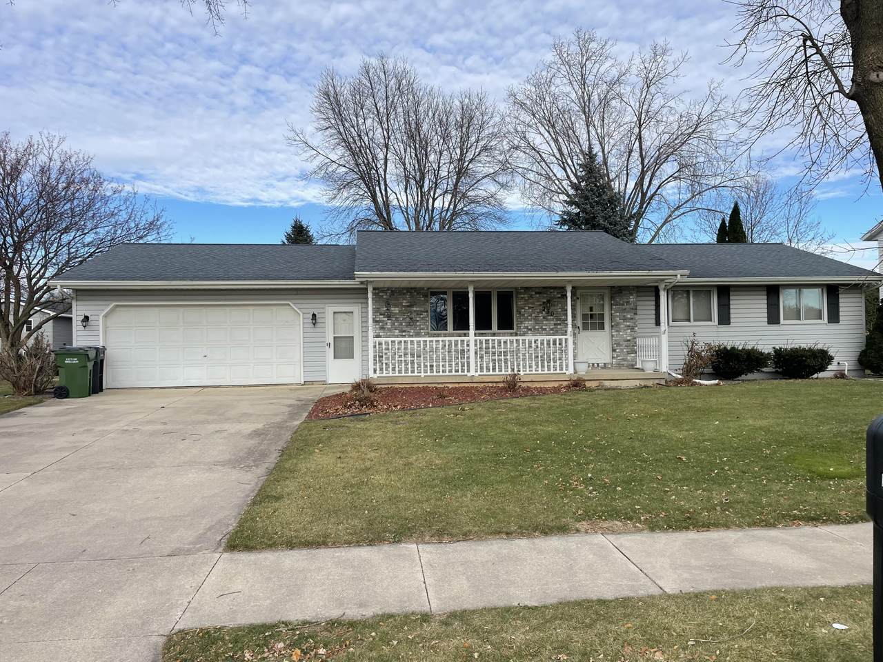 230 Bentwood Dr - Photo 1