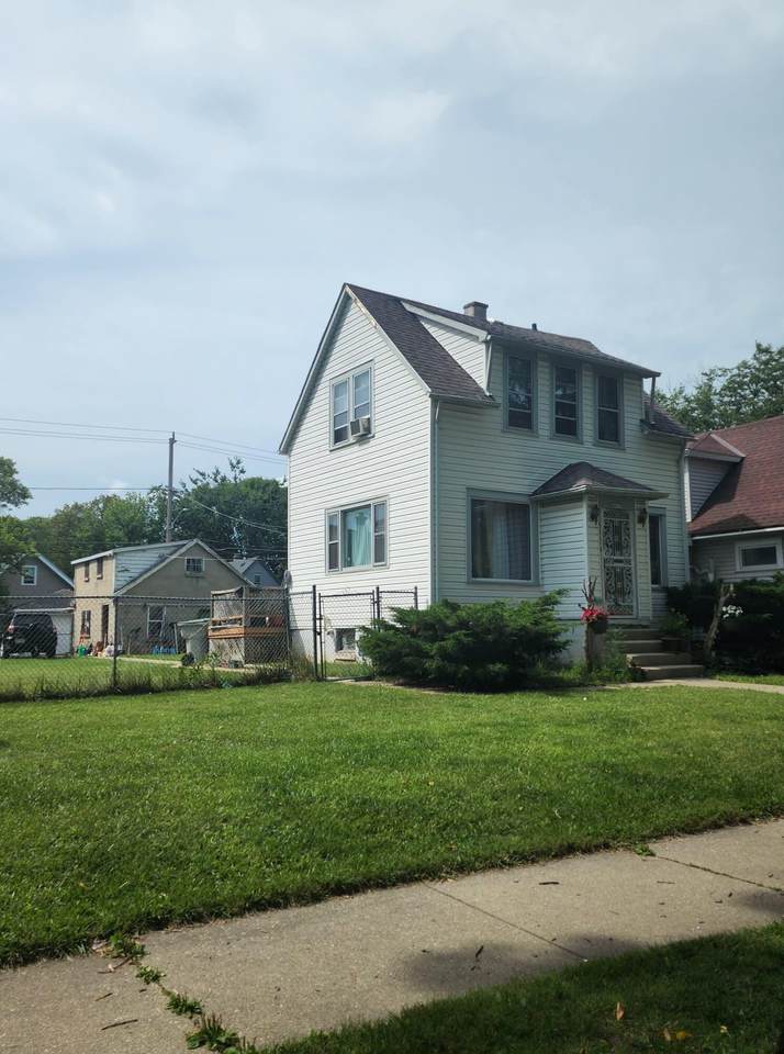 4617 37th St - Photo 1