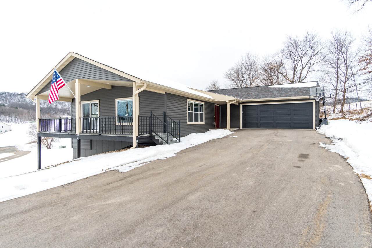 N16476 Lloyd Ln - Photo 1