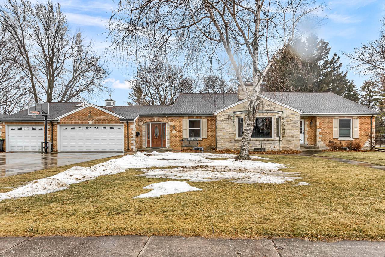2215 Illinois Ave - Photo 1
