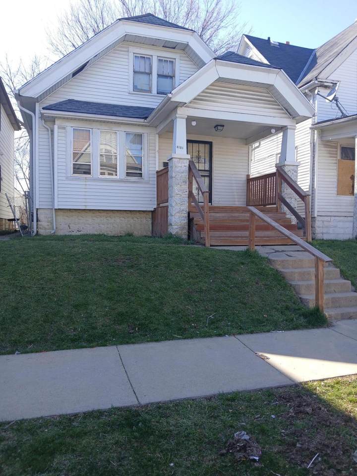 2525 37th St - Photo 1