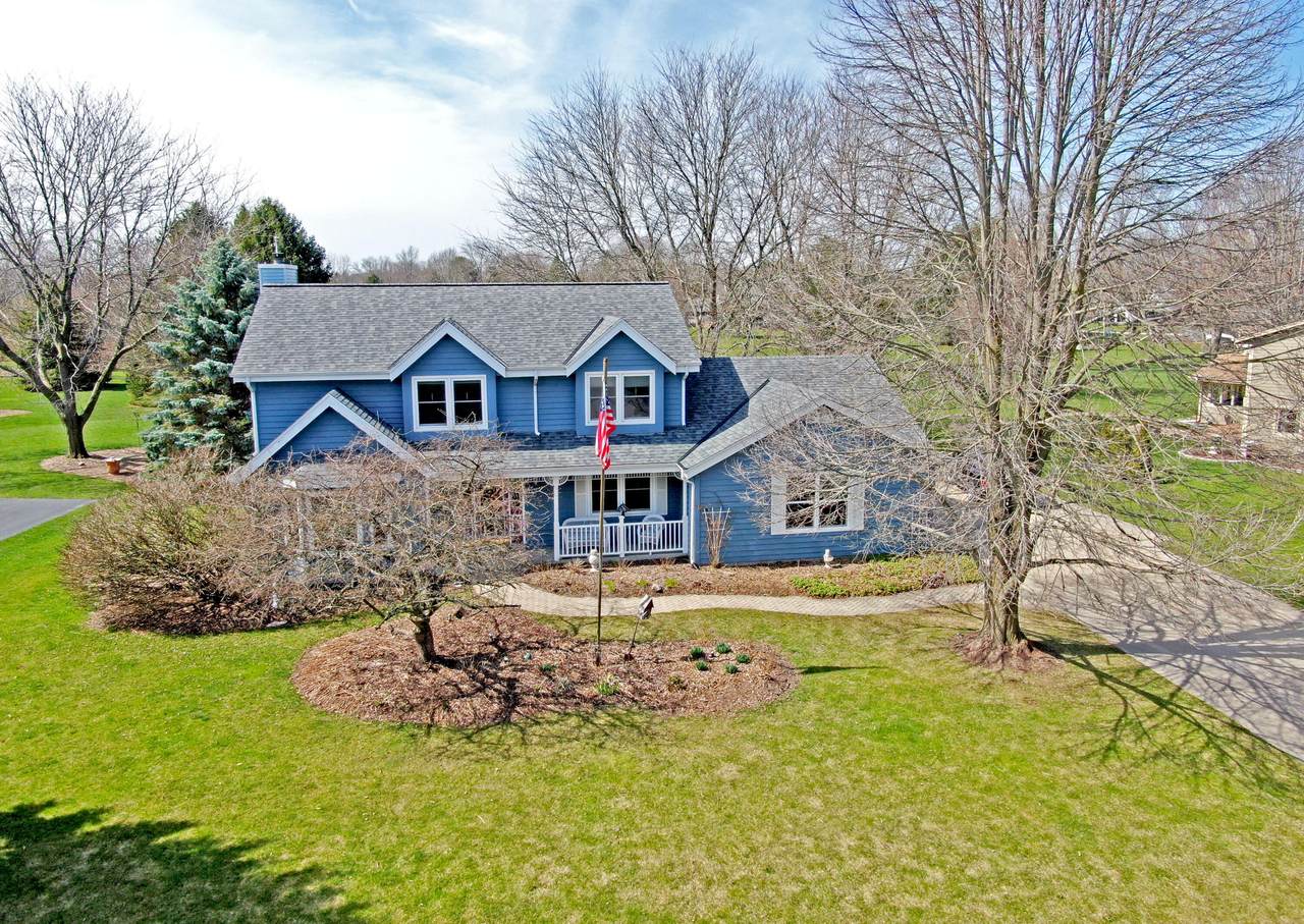 N59W35555 Surrey Dr - Photo 1