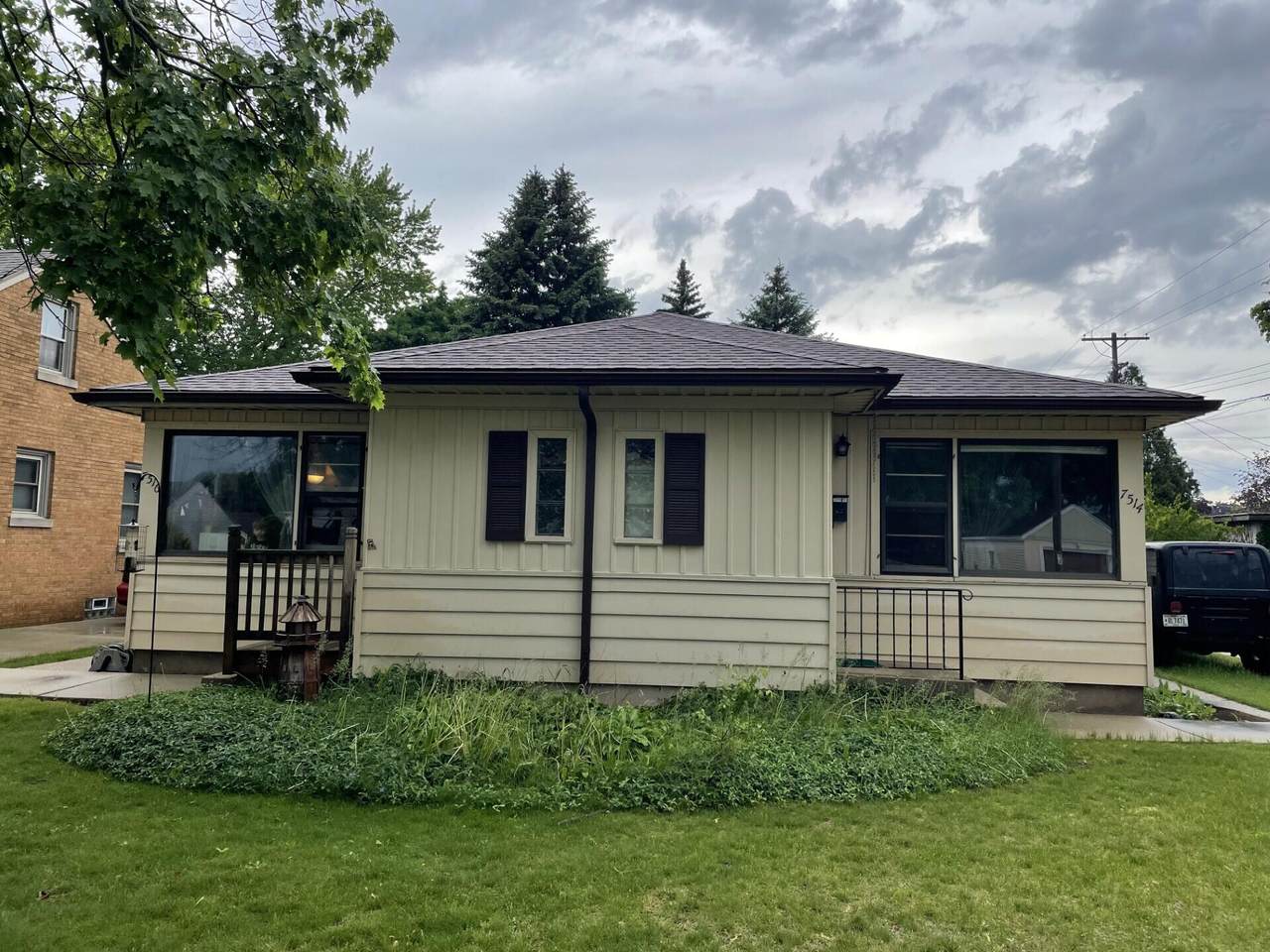 7514 33rd Ave - Photo 1