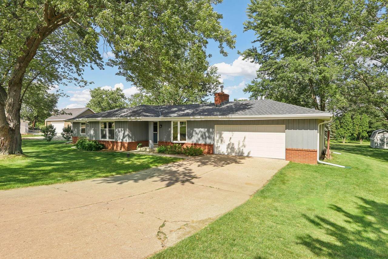 W315N646 Huckleberry Way - Photo 1