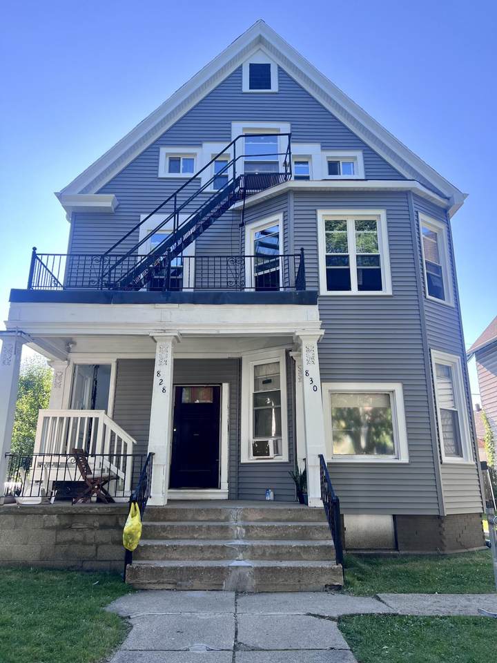 828 19th St - Photo 1