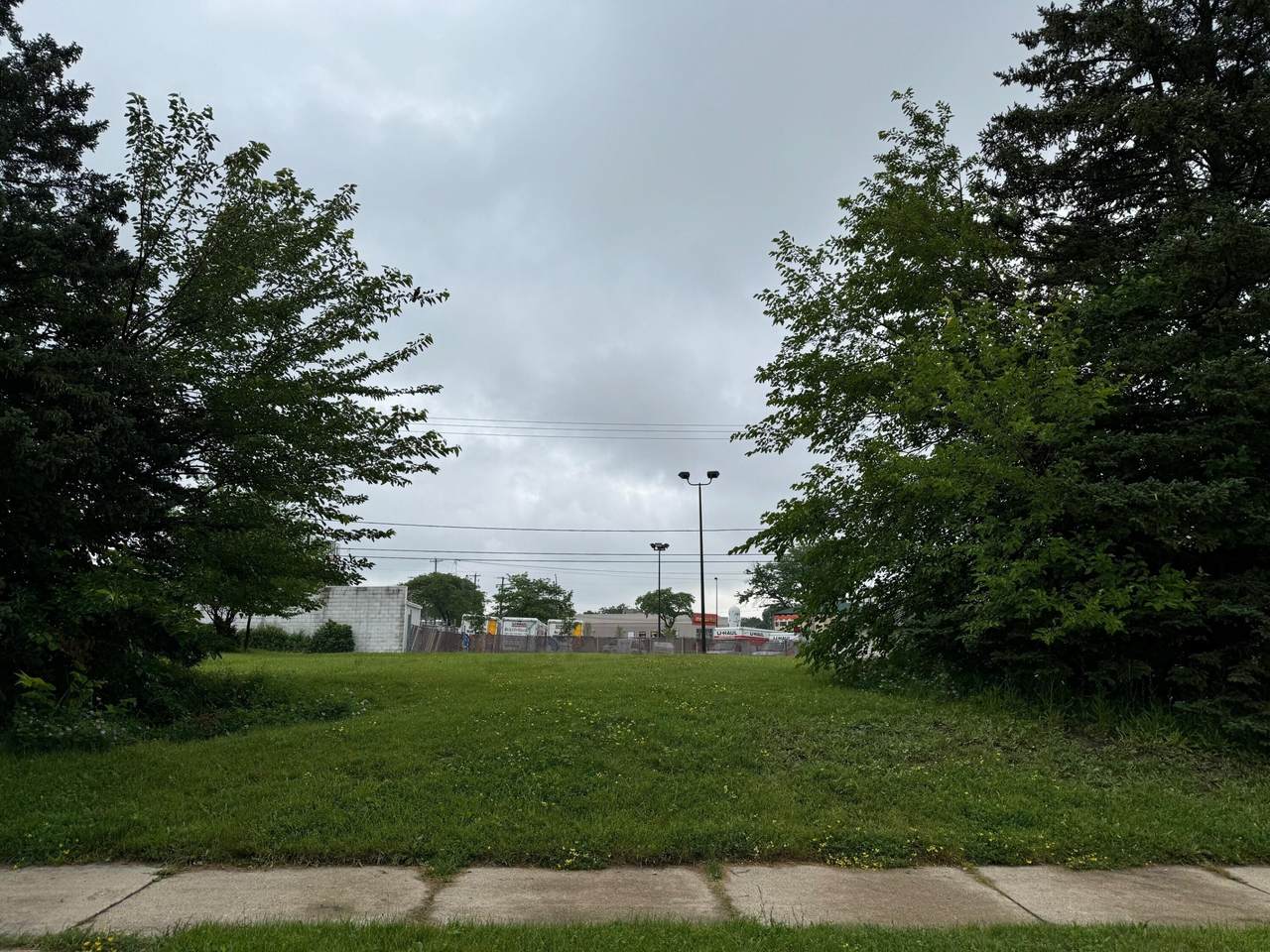 7722 Potomac Ave - Photo 1