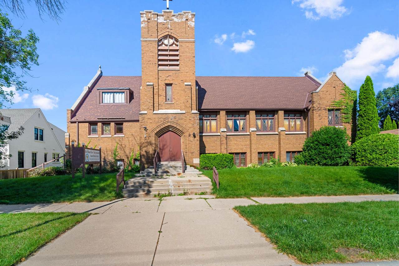 1527 Astor St - Photo 1