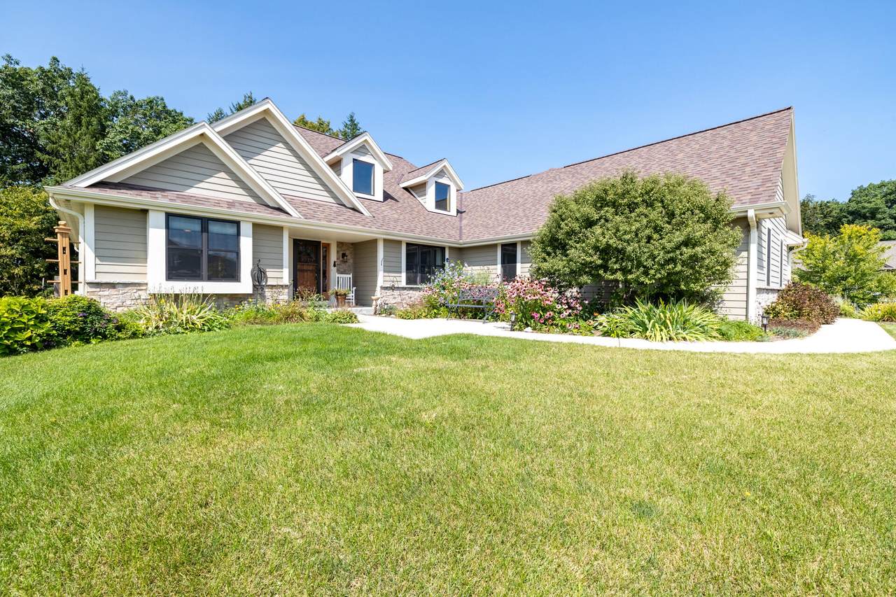 2693 Oak Knoll Dr - Photo 1