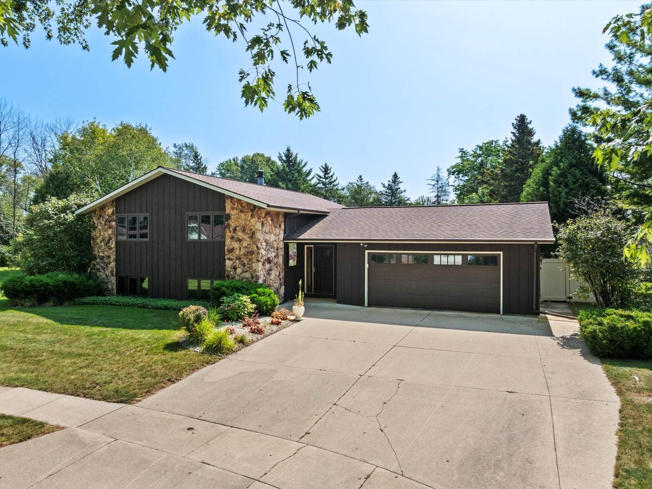 3007 Wildwood Ct - Photo 1