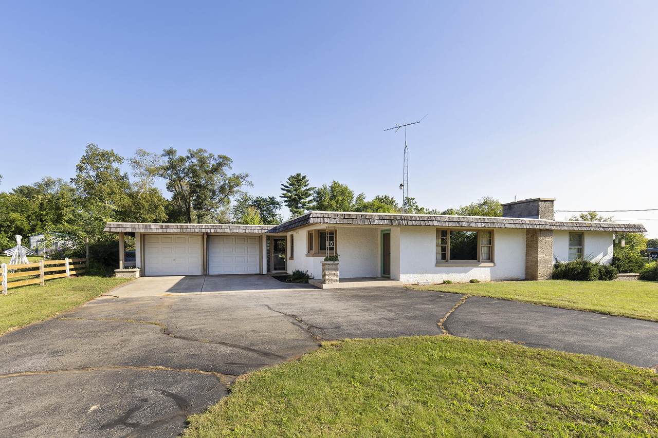 W6054 Hackbarth Rd - Photo 1