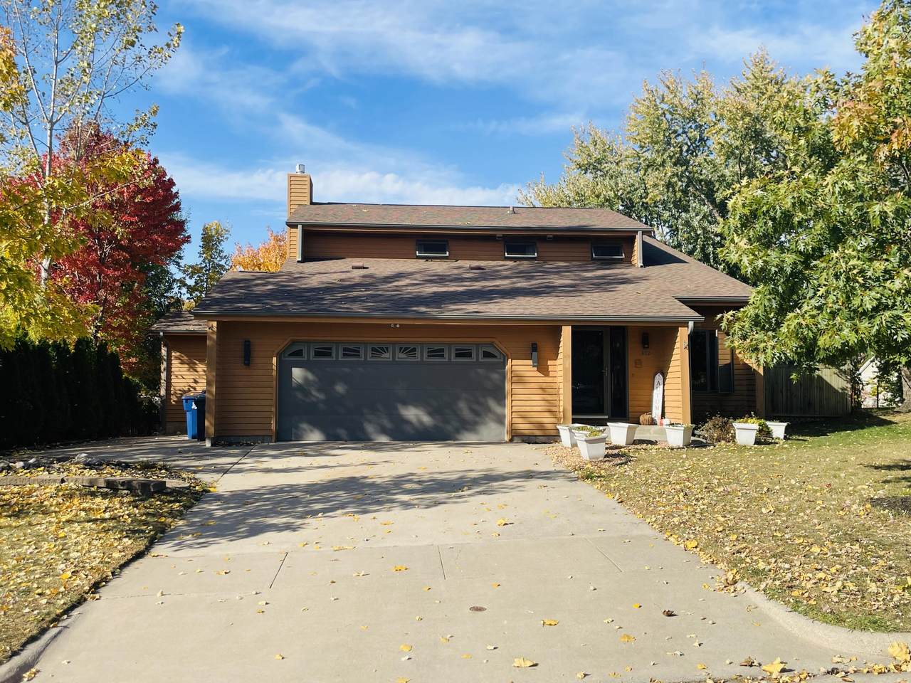 1009 Sunrise Ct - Photo 1
