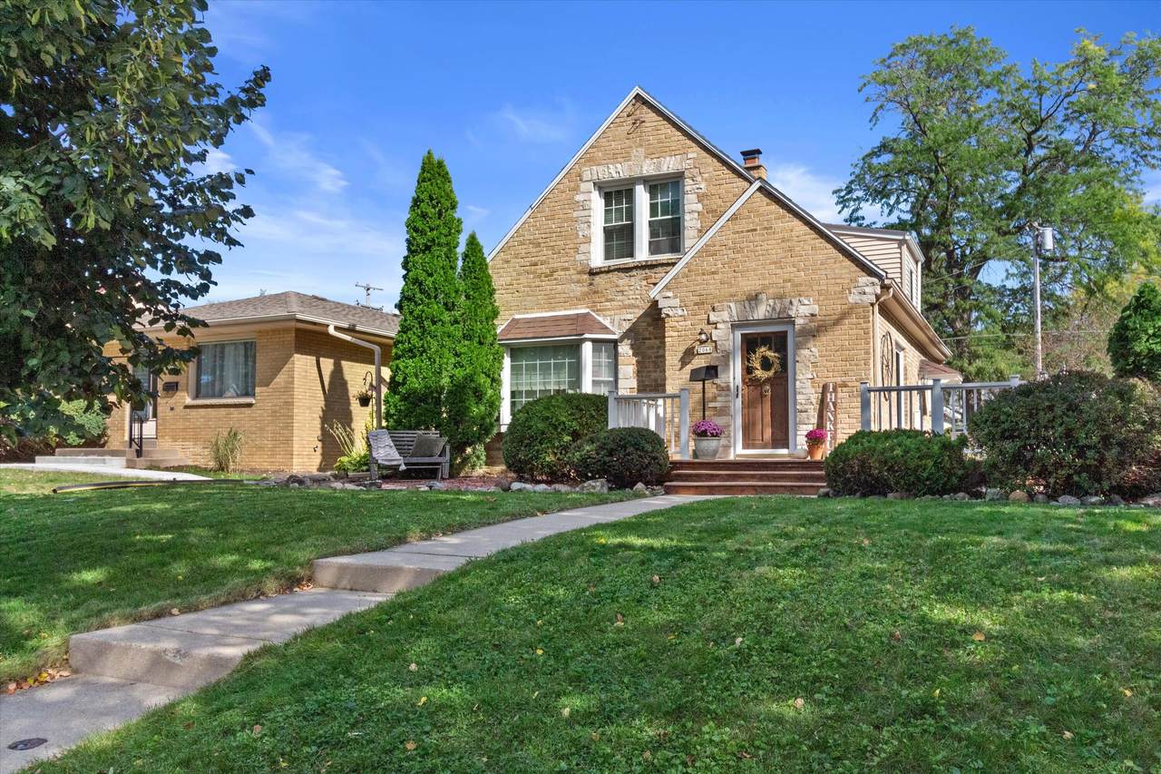 2068 106th St - Photo 1