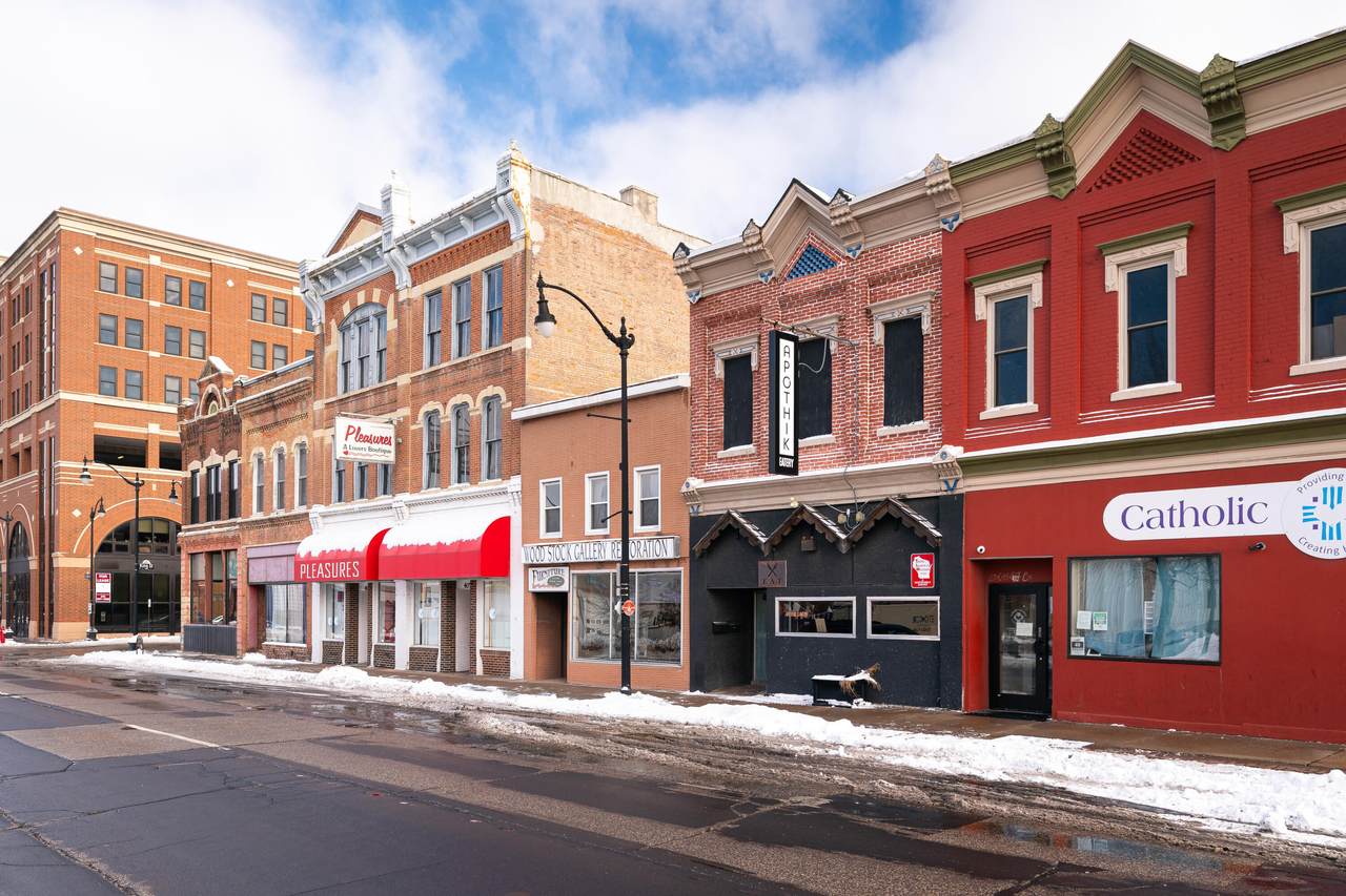 411 3rd St - Photo 1