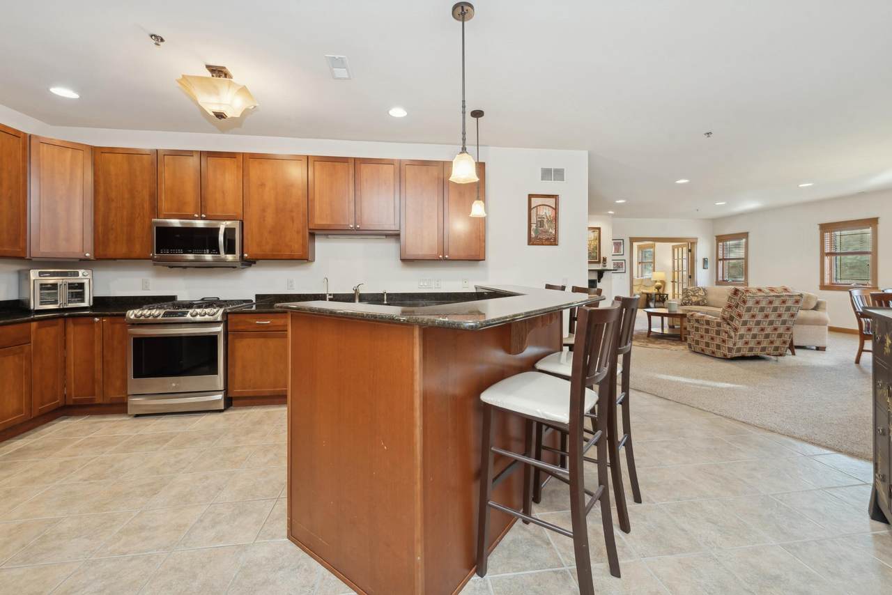 415 Wells St - Photo 1