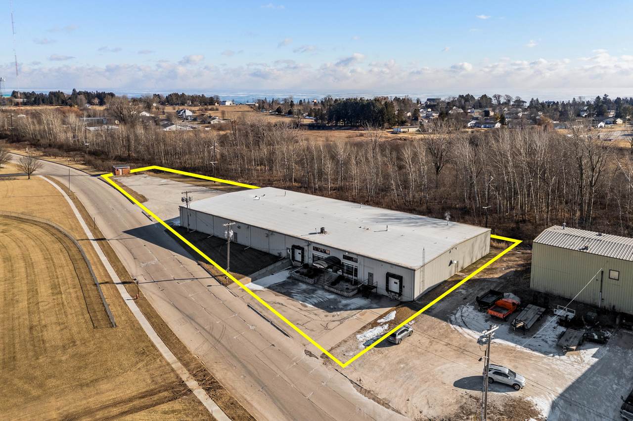 1025 Albert Dr - Photo 1