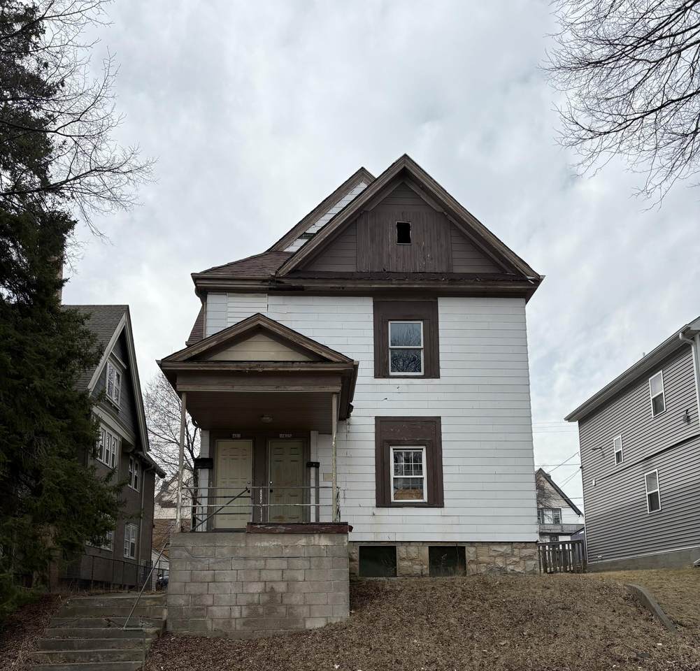 1433 34th St - Photo 1