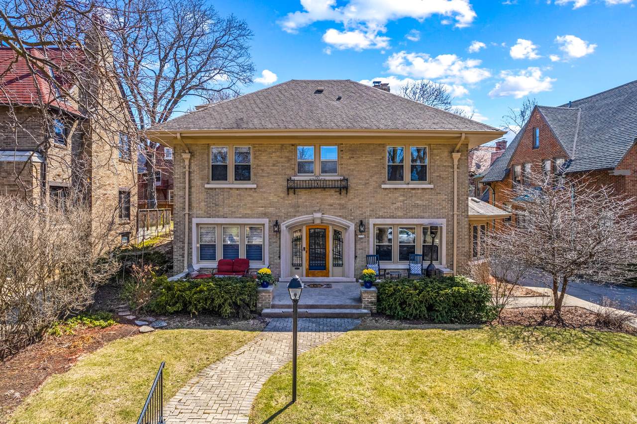 3534 Summit Ave - Photo 1